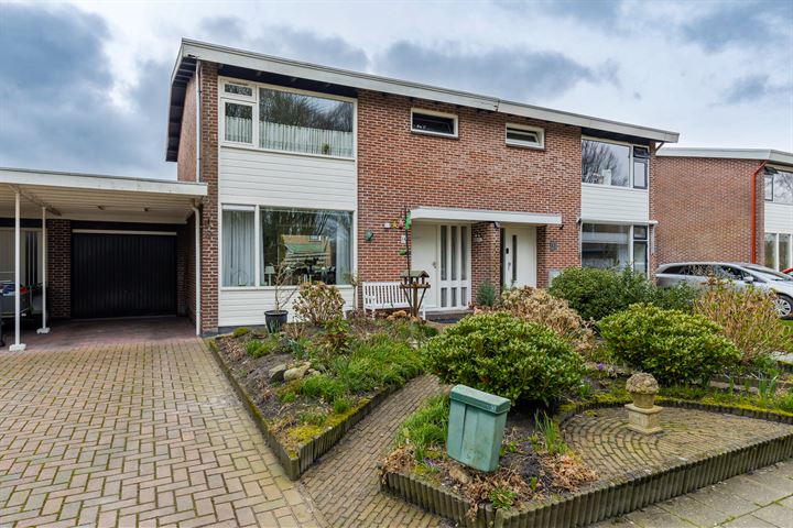 Vijverweide 10 in Ten Boer foto