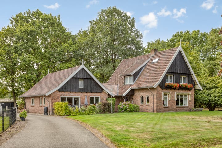 Vikkerhoekweg 65 in Hengelo foto