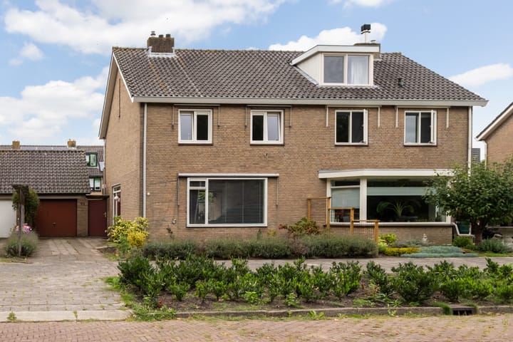 Vincent van Goghlaan 26 in Woerden foto