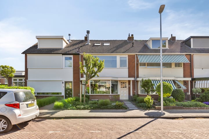 Vincent van Goghlaan 5 in Woerden foto