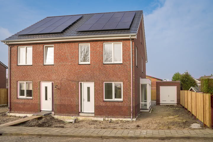 Vincent van Goghstraat 2 in Lienden foto