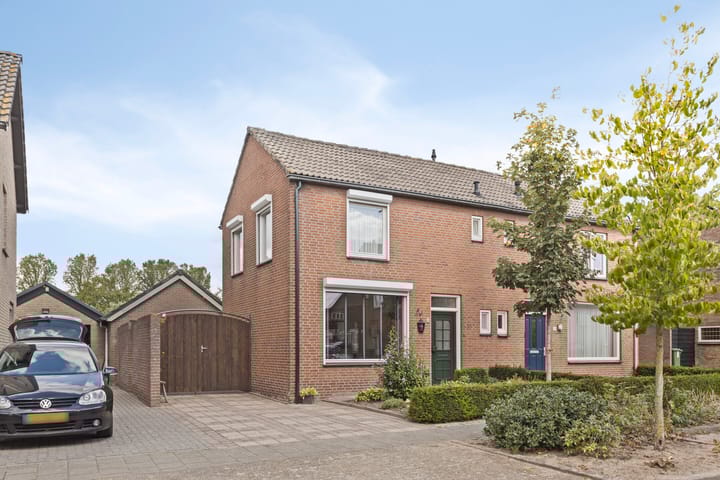 Vinkenheuvel 18 in Esch foto