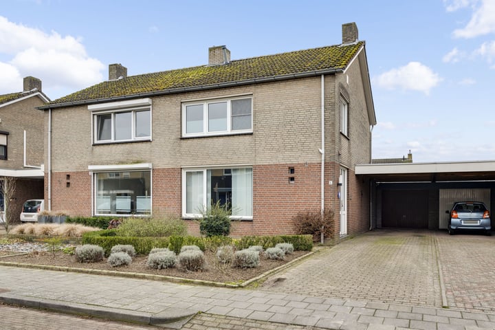 Violenstraat 6 in Ittervoort foto