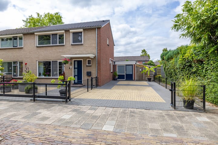 Violenstraat 64 in Assen foto