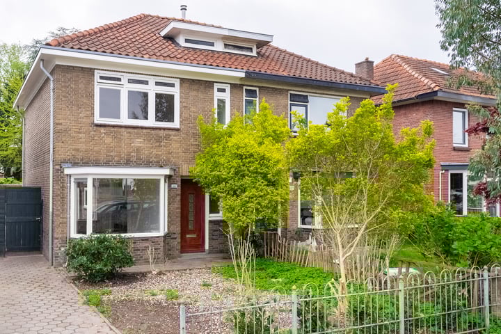 Violierstraat 172 in Almelo foto