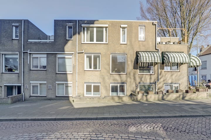 Vlaardingerstraat 24 in Schiedam foto