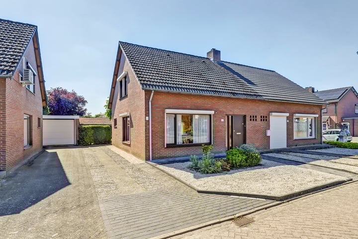Vlodropstraat 27 in Maasbree