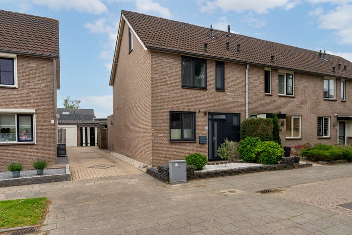 Vogelenzang 63 in Wijk en Aalburg foto