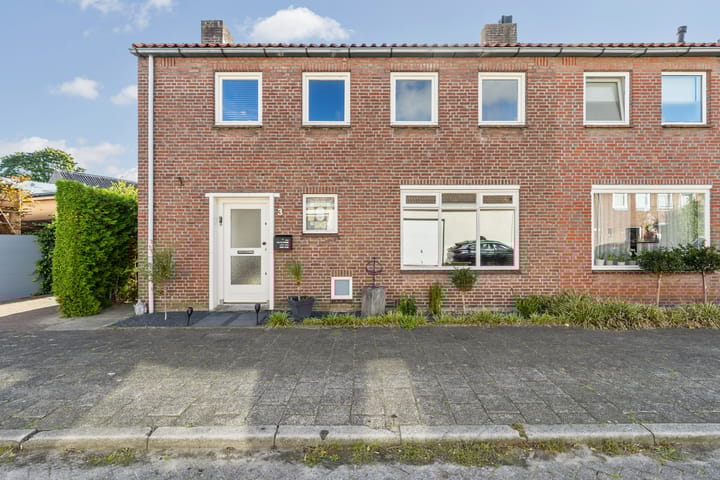 Vogelenzanglaan 3 in Breda foto