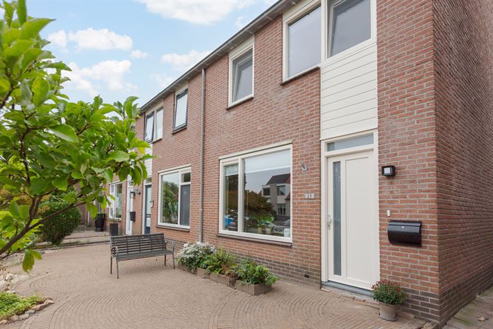 Vogelwikke 20 in Sneek foto