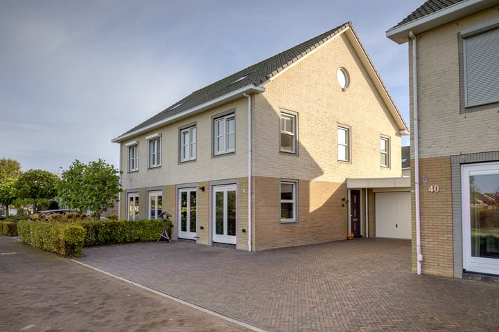 Vogelwikke 42 in Elburg foto