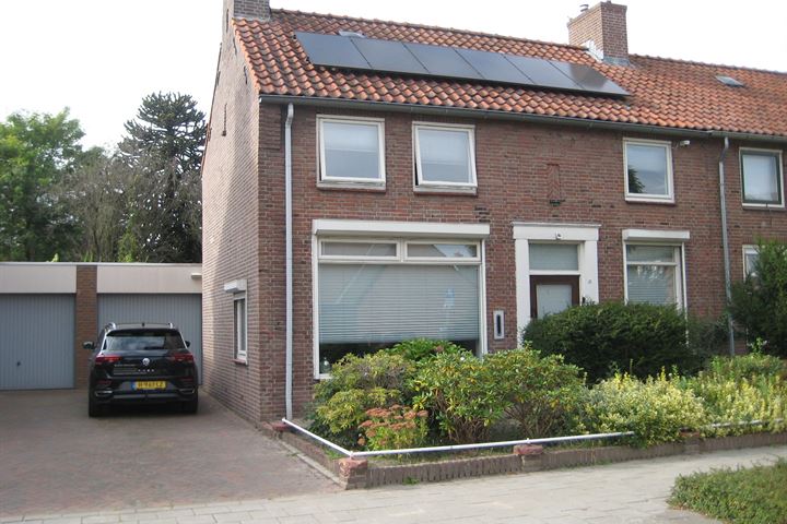 Vonderstraat 13 in Riel foto