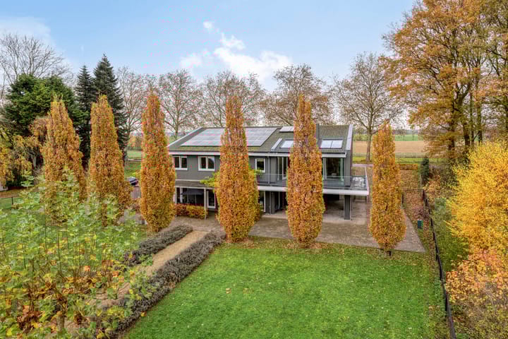 Voordijk 21 in Vlijmen