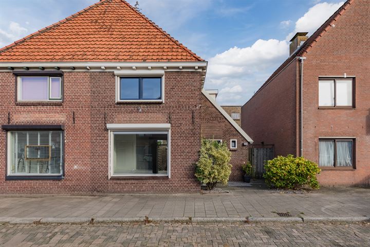 Vooreinde 4 in Waalwijk foto