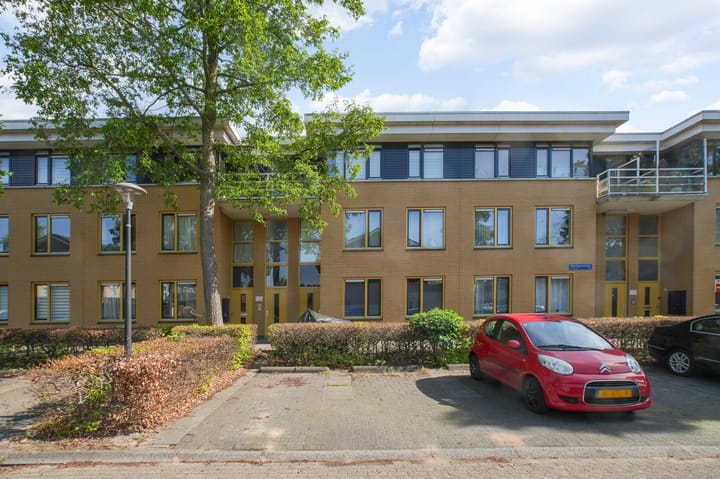 Voorjaarstraat 32 in Almere foto