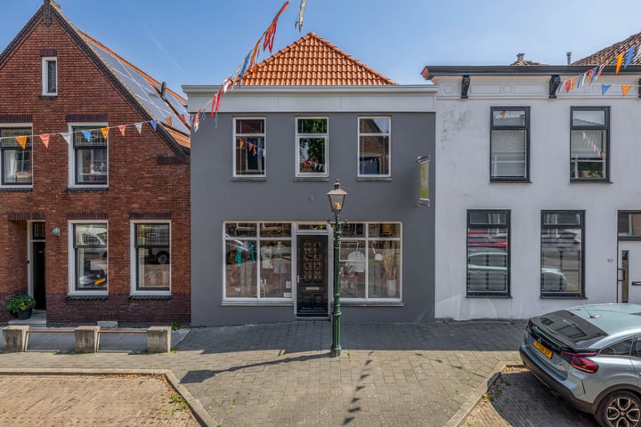 Voorstraat 12 in Oude-Tonge foto