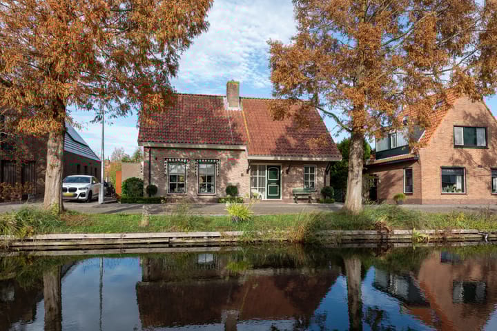 Voorstraat 9 in Roelofarendsveen foto