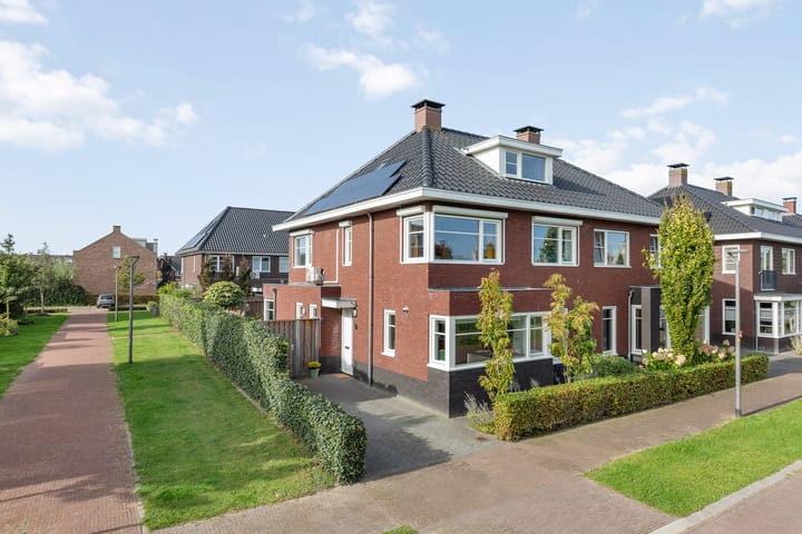 Vossenbeek 28 in Borne