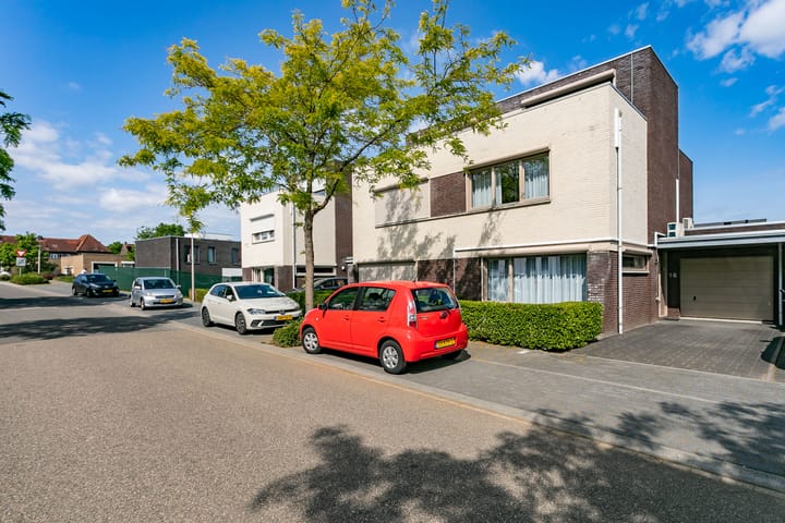 Vossepark 16 in Heerlen foto