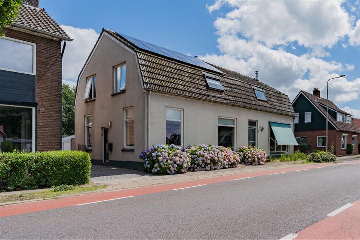 Vriezenveenseweg 12 in Vroomshoop foto