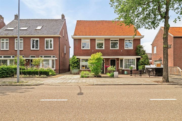 Vriezenveenseweg 148 in Almelo foto