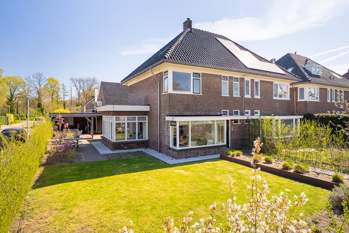 Vriezenveenseweg 95 in Almelo foto