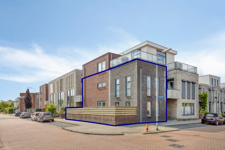 Vroonhoevelaan 13 in Alphen aan den Rijn