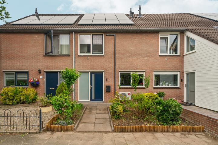 Vrouwburgerswei 3 in Arnhem foto