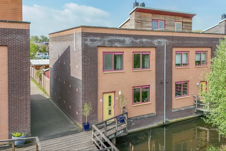 Vrouwenmantel 73 in Schoonhoven foto