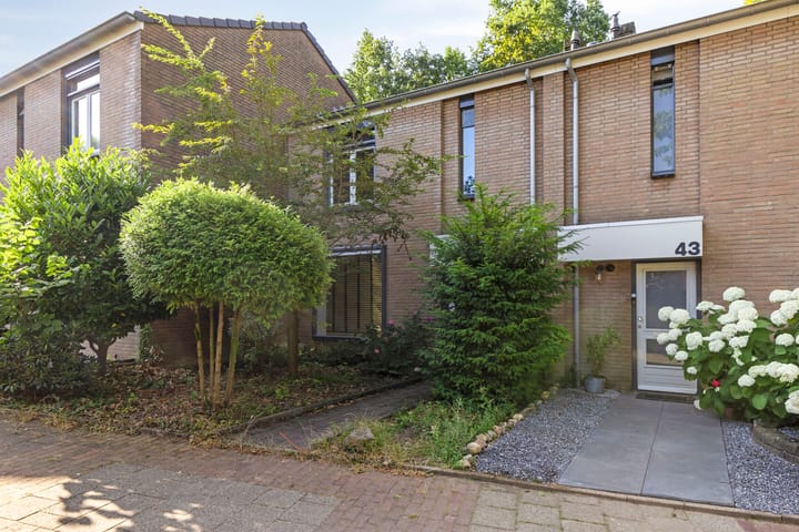 Vrusschemigerweg 45 in Heerlen foto