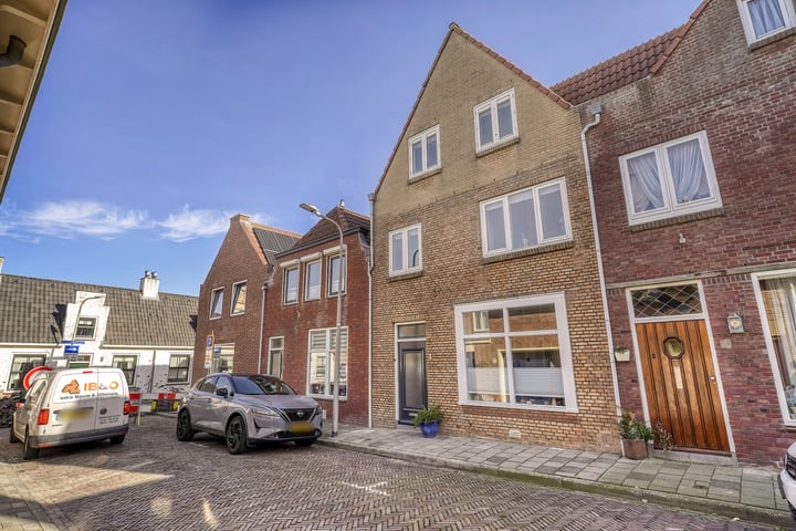 Vuurbaakstraat 4 in Katwijk foto