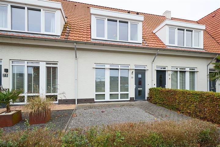Vuurvlinder 19 in Terneuzen foto