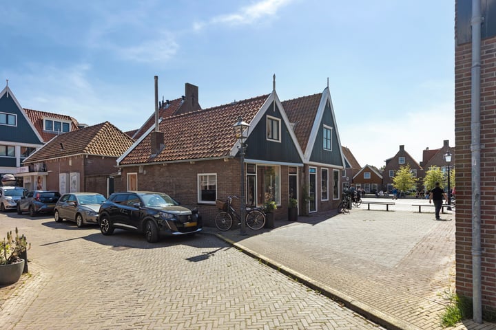 W J Tuijnstraat 1 in Volendam