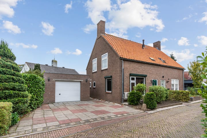 Waal 10 in Waal