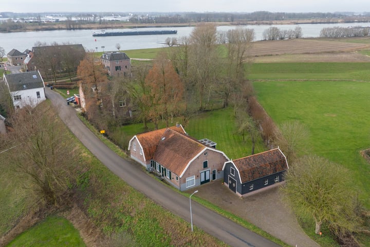 Waaldijk 42 in Herwijnen foto
