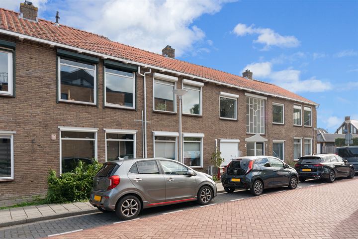 Waalstraat 8 in Hendrik-Ido-Ambacht foto