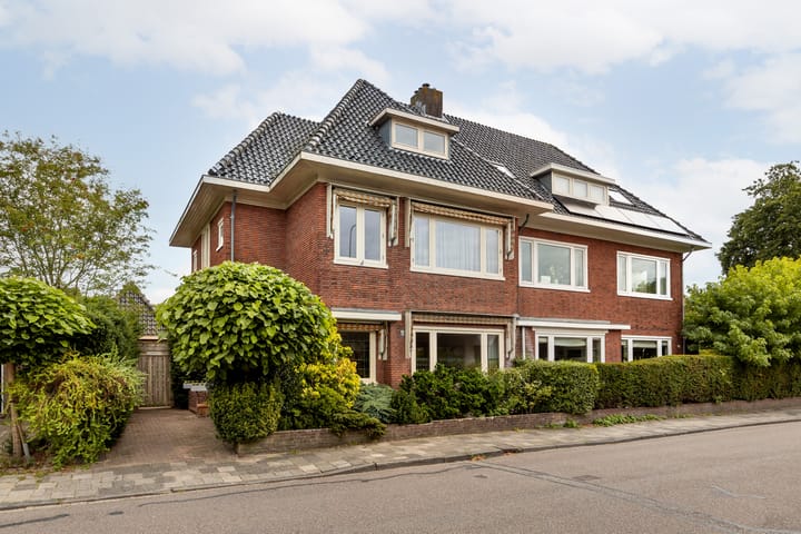 Waldeck Pyrmontlaan 1 in Overveen