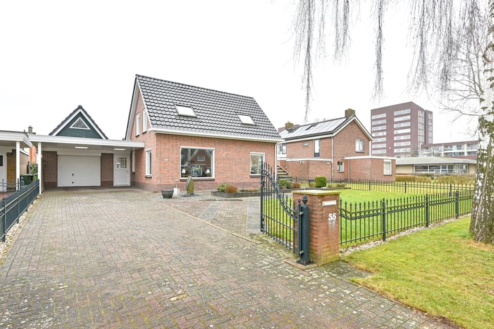 Warmeerweg 35 in Emmen foto