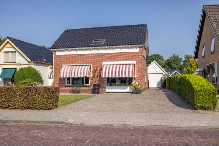 Warmoltsstrjitte 83 in Harkema foto