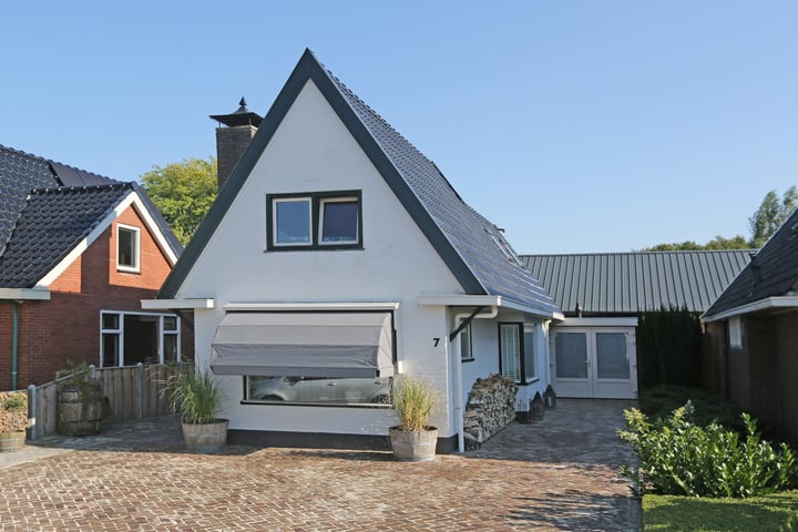 Warreboslaan 7 in Surhuisterveen