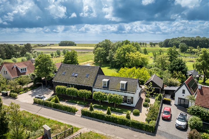 Waterweg 7 in Ouddorp foto
