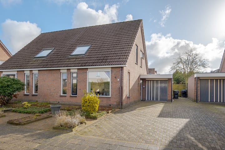 Weegbree 16 in Roden foto