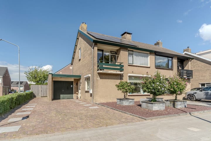 Weerdestein 73 in Oosterhout foto
