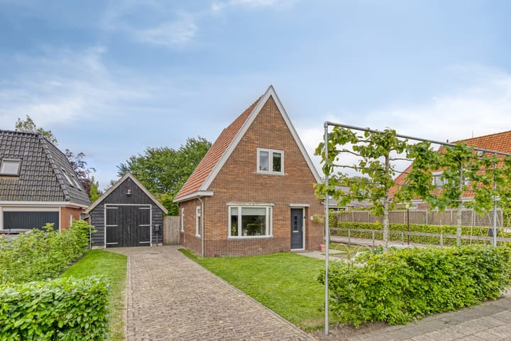 Weersterweg 12 in Wons foto