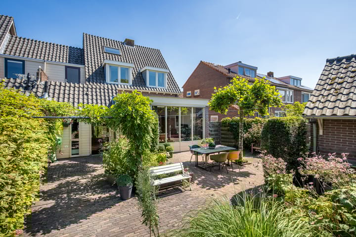 Weesdijk 15 in Vianen foto