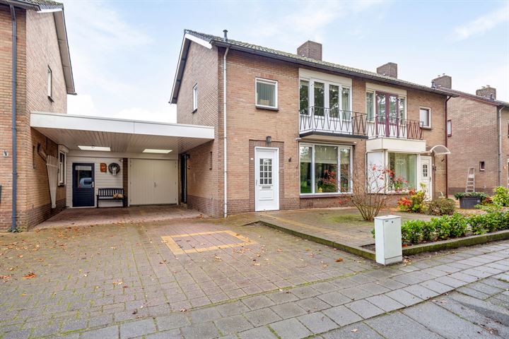 Weidebuurt 18 in Hardenberg foto