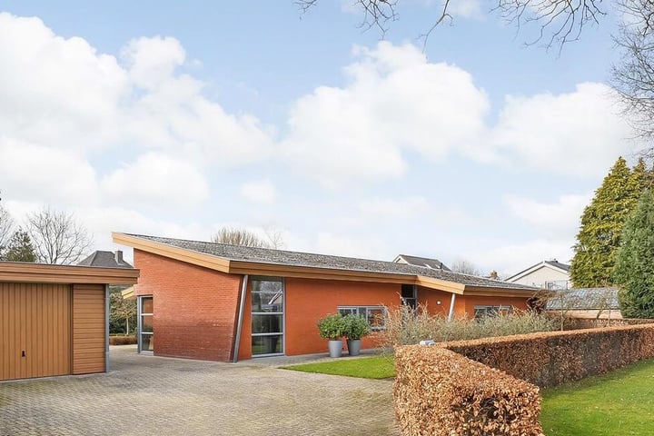 Weidehuisstraat 4 in Hardenberg foto
