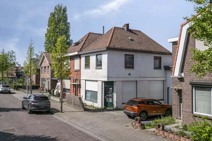 Westdam 32 in Sas van Gent foto