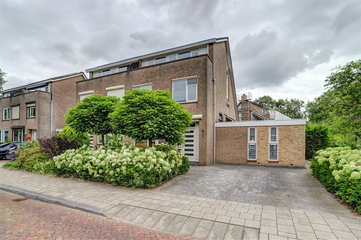 Westerwijk 1 in Zwijndrecht foto