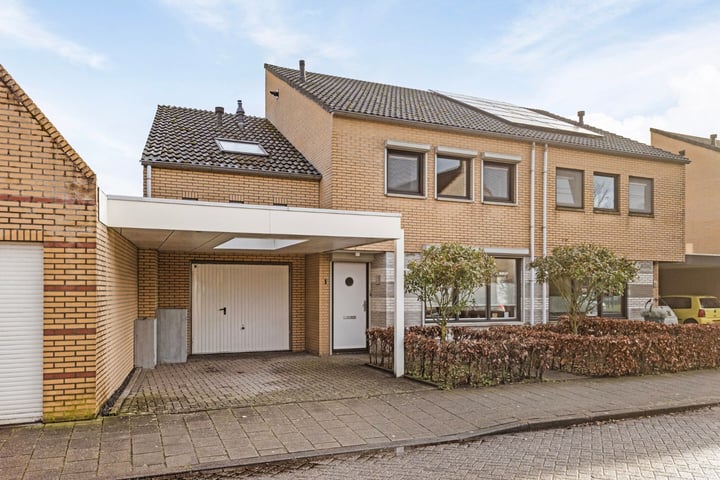 Weth. Van Hunselstraat 1 in Budel foto